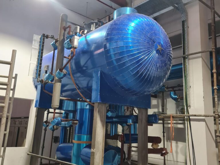 Tanque de isolamento térmico industrial azul
